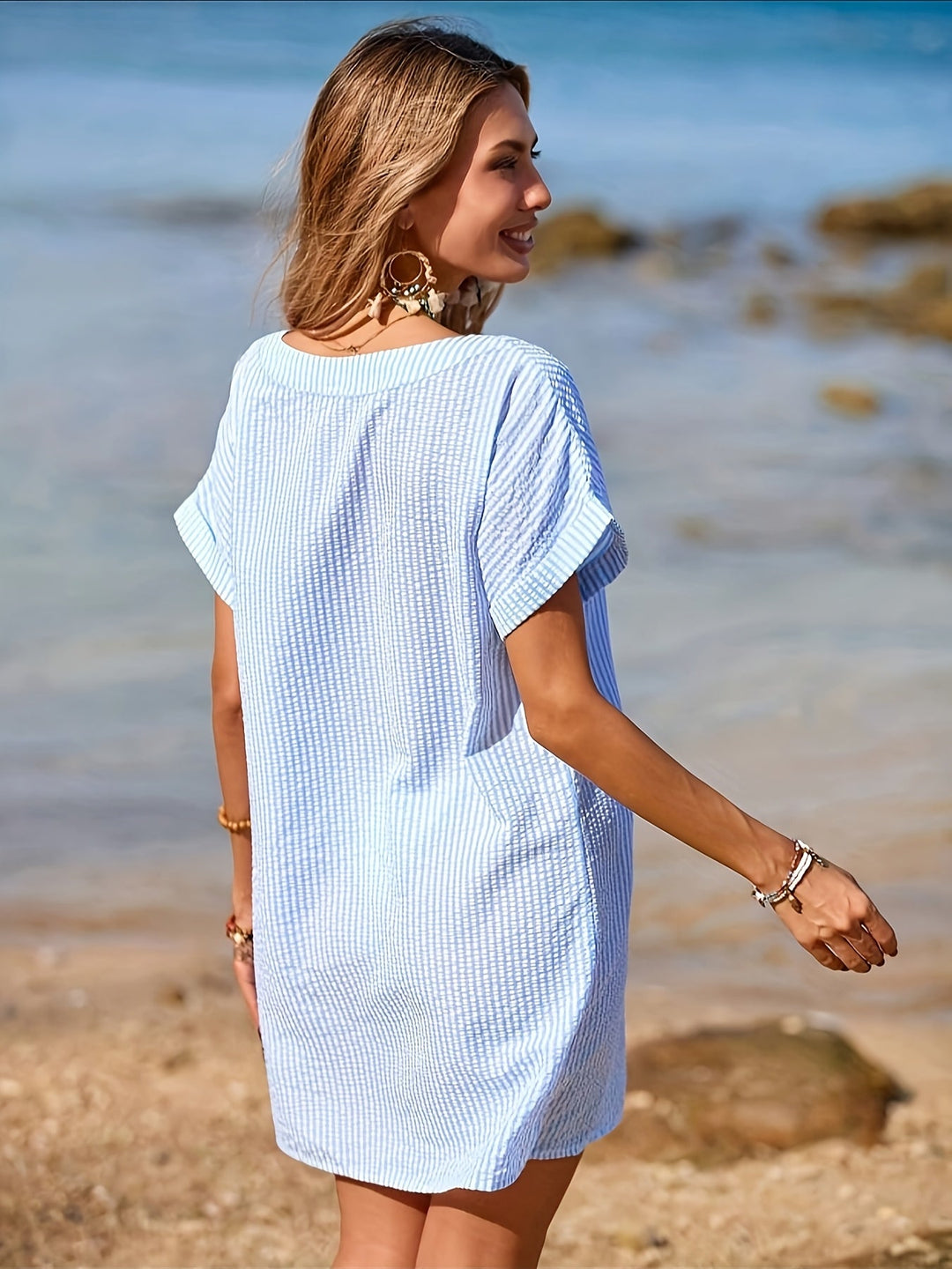 Alva | Lett stripet sommerkjole med v-hals