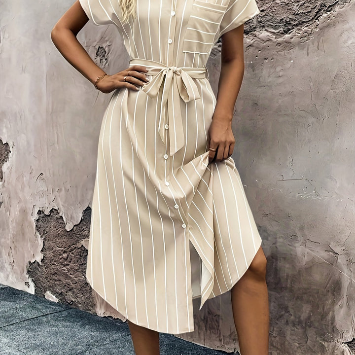 Amalie | Stripete skjortekjole med justerbart belte