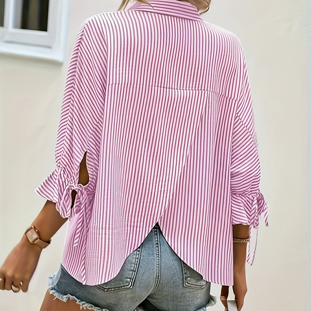 Camilla | Stripete bluse med v-hals og knyting