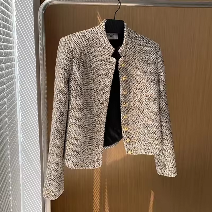 Elsa | Elegant svart blazer med gullknapper