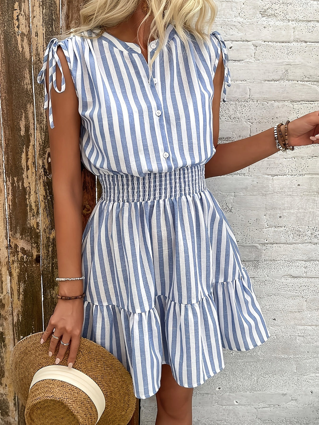 Emilie | Stripete kjole med sløyfedetaljer