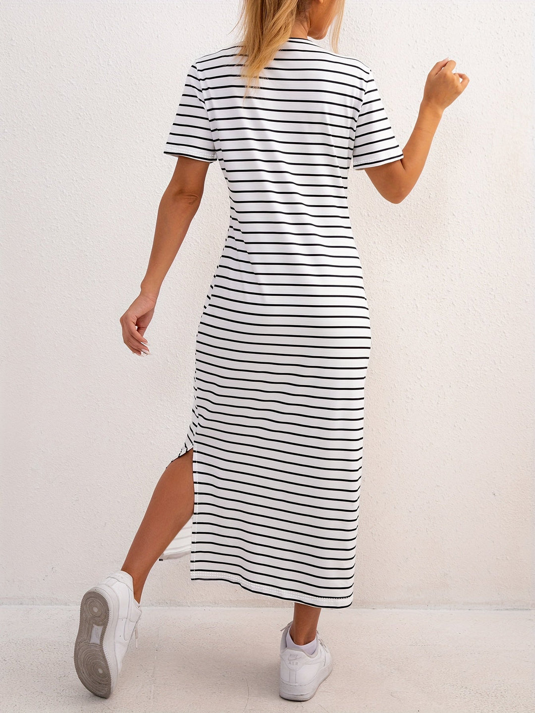 Ida | Stripete midikjole med split for hverdagsbruk