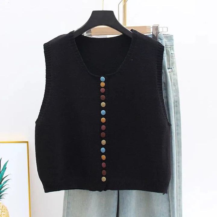 MARIBEL | STRIKKEVEST MED FARGEKNAPPER