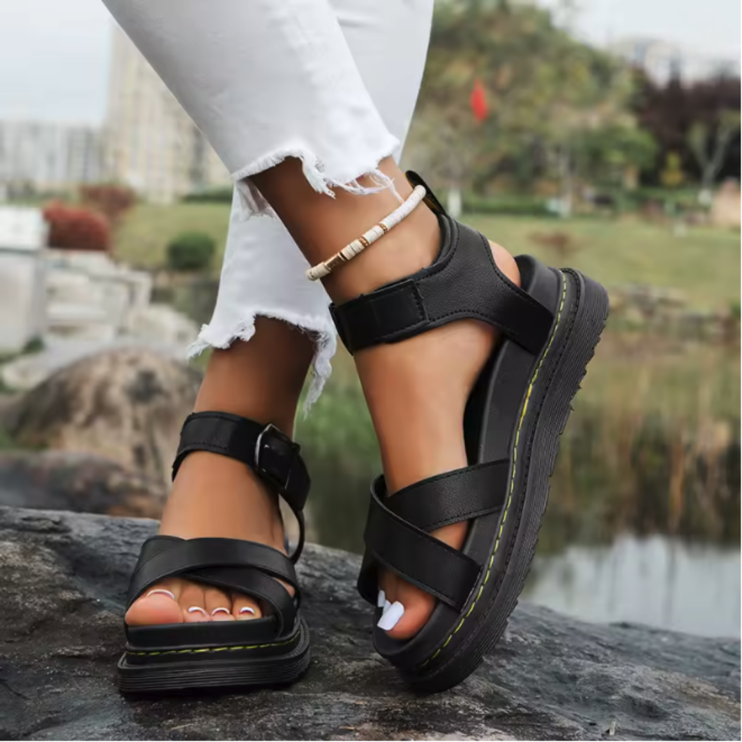 Mia | Sporty sandaler med elegant design