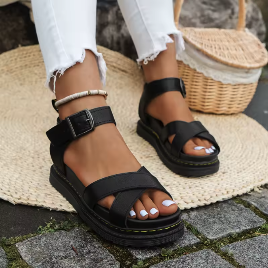 Mia | Sporty sandaler med elegant design