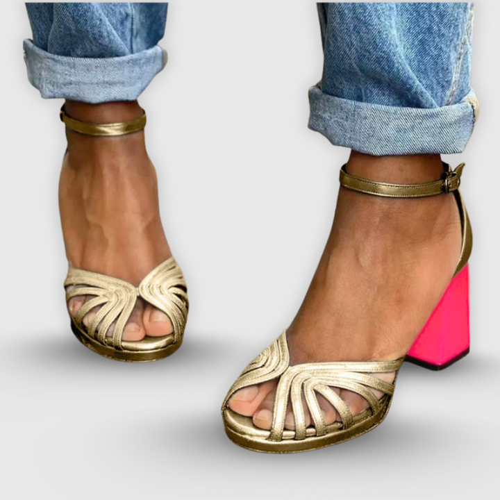 Sofia | Elegant sandal med gullstropper