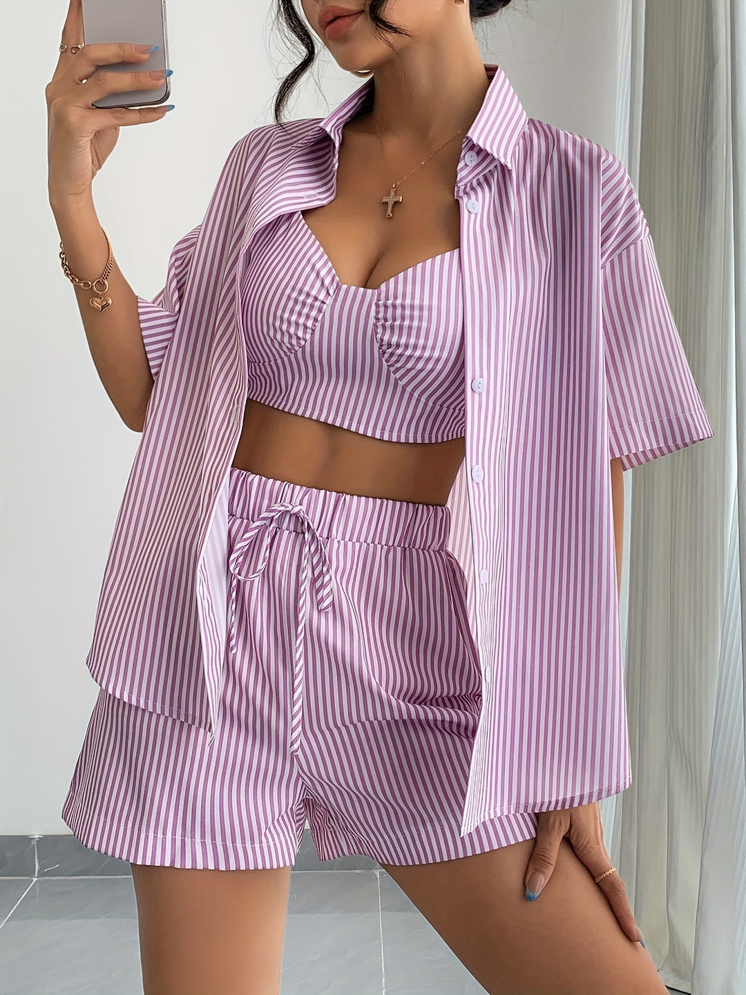 Viola | Stripete sommerset med cami, shorts og skjorte