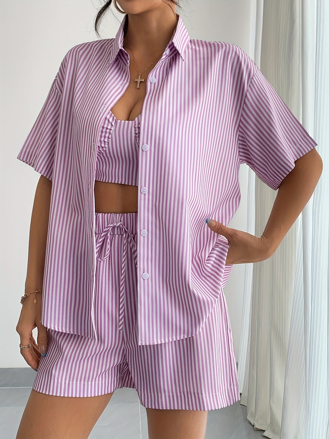 Viola | Stripete sommerset med cami, shorts og skjorte